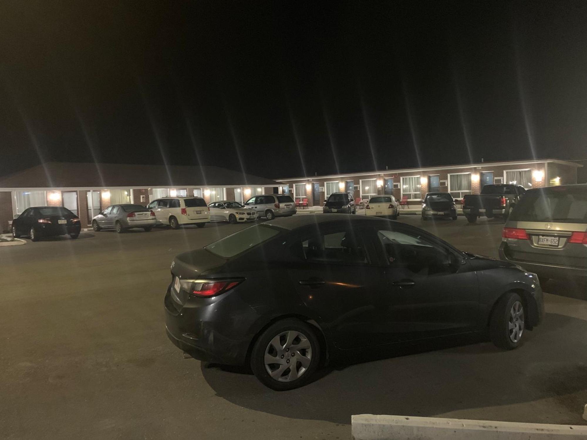 Twin Oaks Motel Orono Экстерьер фото