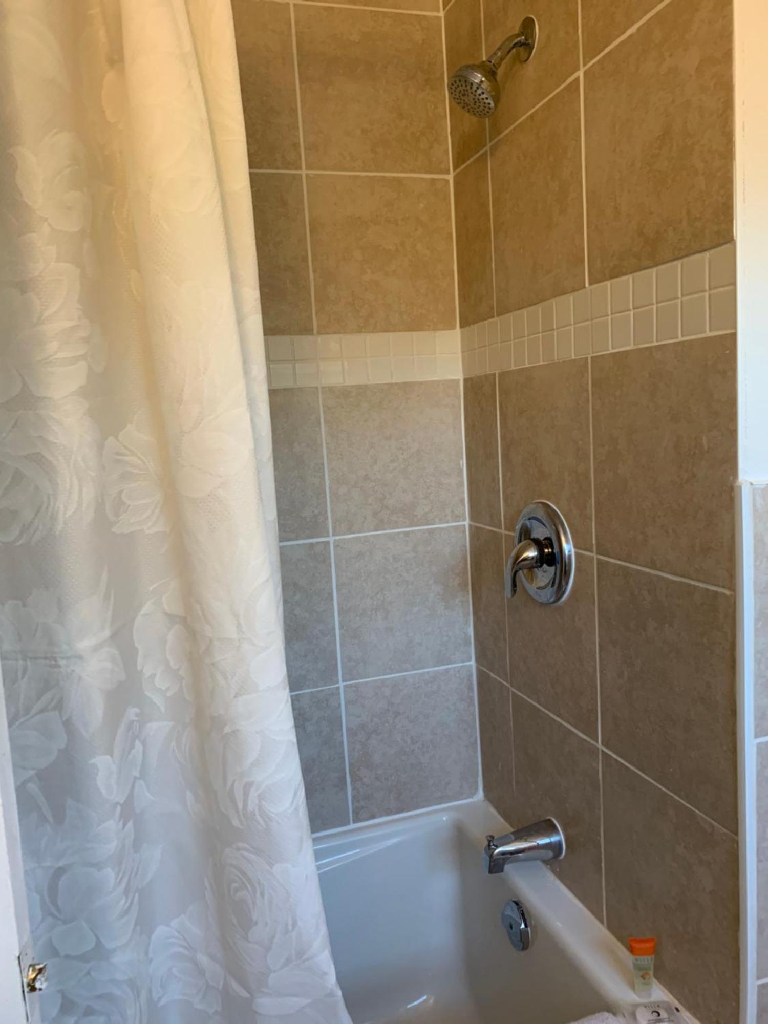 Twin Oaks Motel Orono Экстерьер фото