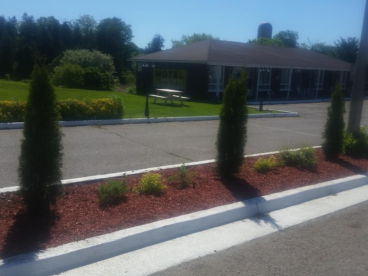 Twin Oaks Motel Orono Экстерьер фото