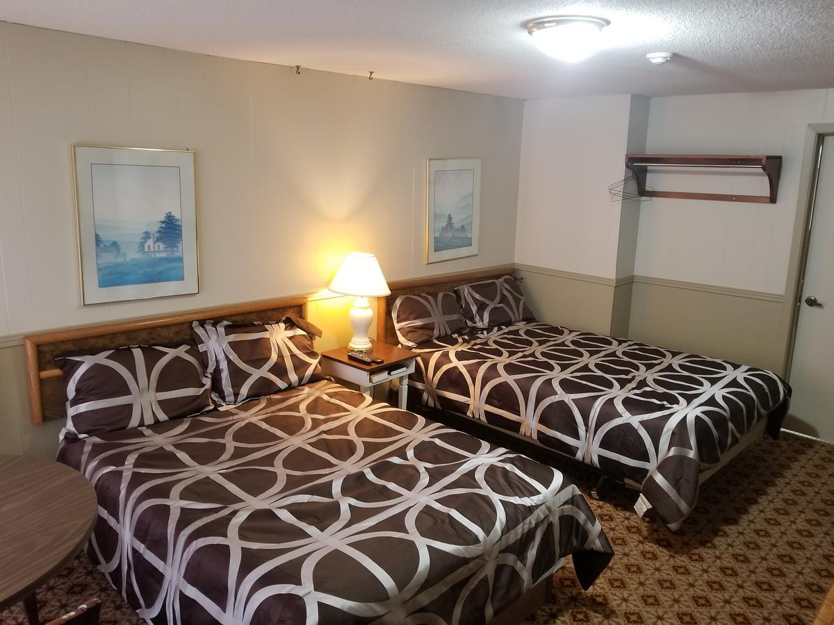 Twin Oaks Motel Orono Экстерьер фото