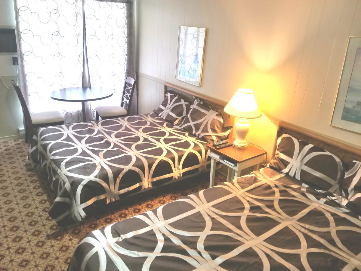 Twin Oaks Motel Orono Экстерьер фото