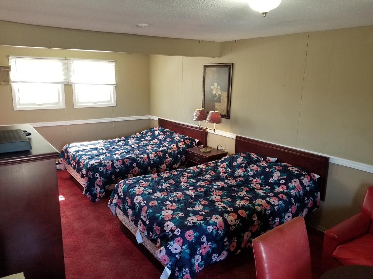 Twin Oaks Motel Orono Экстерьер фото